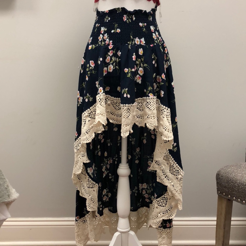 Vintage Havana hi/lo floral crochet skirt